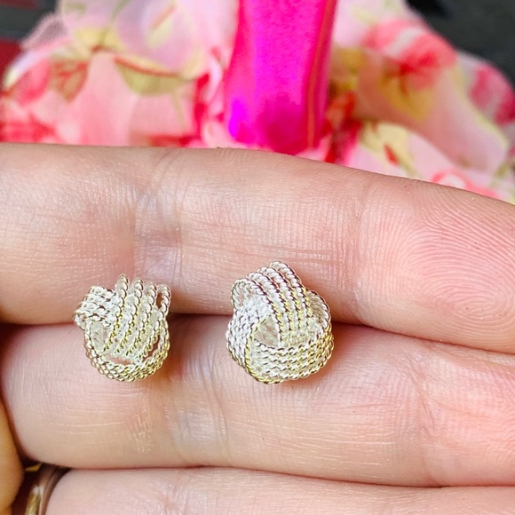 🌟 Silver Stud Earrings - Picture 6 of 7